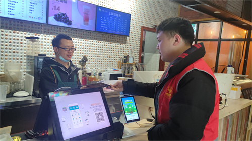 塘下鎮開展進巢享網咖禁毒宣傳行動.jpg