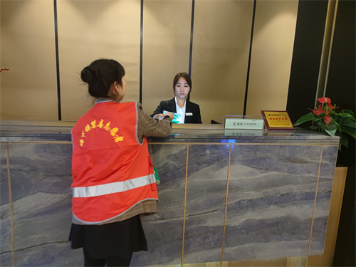 塘下鎮開展禁毒宣傳活動進酒店1.jpg