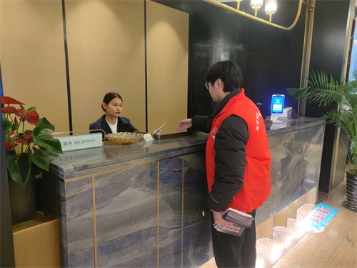 塘下鎮開展禁毒宣傳活動進酒店.jpg