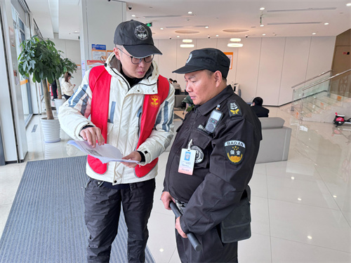 塘下鎮(zhèn)開展禁毒宣傳教育活動進銀行1.jpg