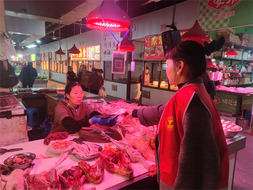 塘下鎮(zhèn)開(kāi)展進(jìn)菜市場(chǎng)禁毒宣傳行動(dòng).jpg