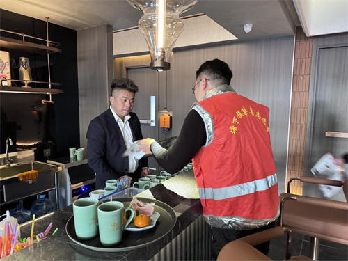 塘下鎮開展足浴店禁毒宣傳3.jpg