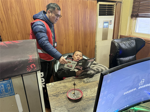 塘下鎮開展霞林村網吧禁毒宣傳活動2.jpg