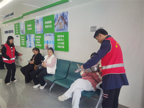 塘下鎮開展“依托咪酯”禁毒宣傳進塘下人民醫院1.jpg