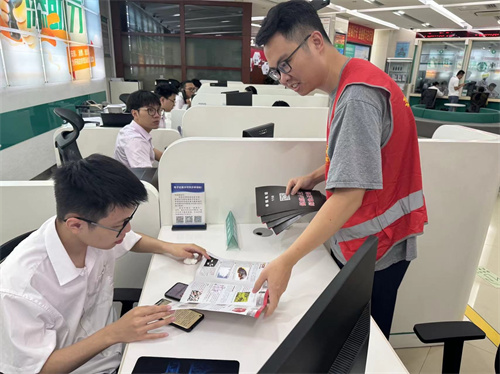 塘下鎮開展農業銀行禁毒宣傳教育活動1.jpg