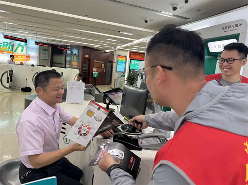 塘下鎮開展農業銀行禁毒宣傳教育活動3.jpg
