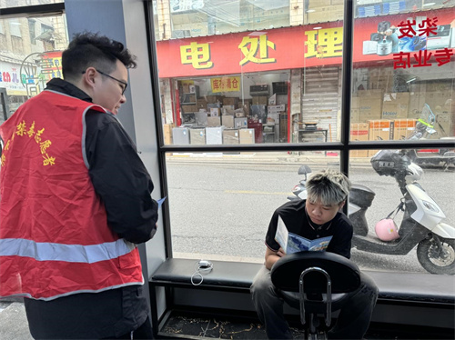 塘下鎮開展沿街商鋪開展禁毒教育活動1.jpg
