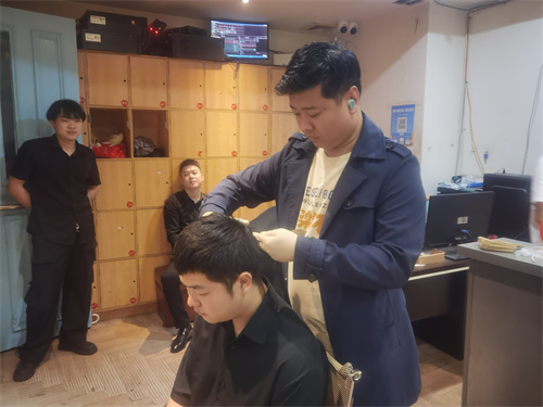 塘下鎮(zhèn)開展日常毛發(fā)采集進娛樂場所.jpg