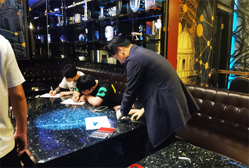塘下鎮(zhèn)開展日常毛發(fā)采集進娛樂場所3.jpg